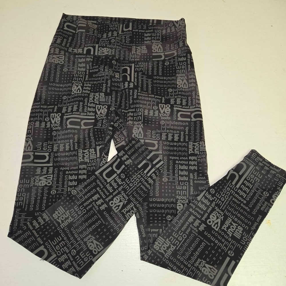 Lululemon Black & Gray Graphic Logo Wunder Leggings